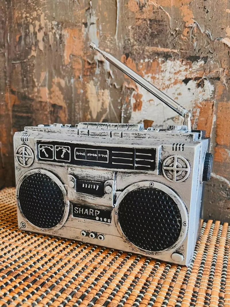 SILVER RETRO RADIO TABLETOP