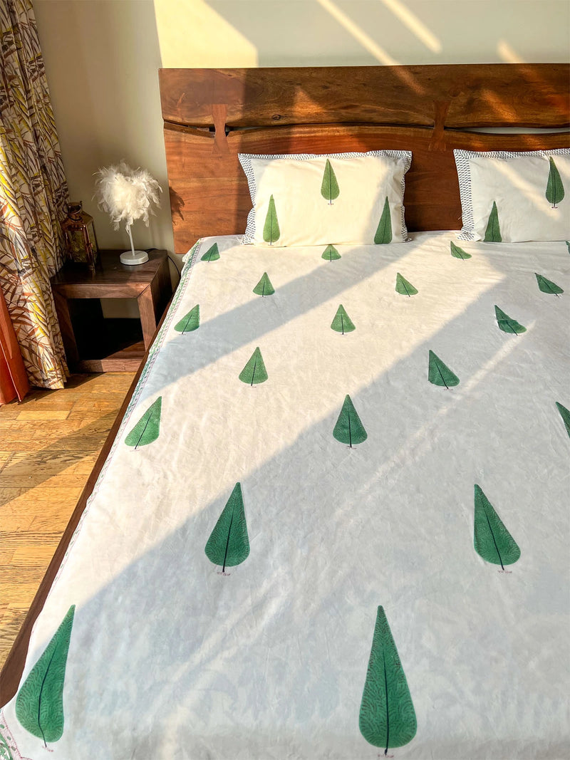 BLISSFUL GREEN JAIPURI HAND BLOCK PRINTED BEDSHEET WITH PILLOW CASES